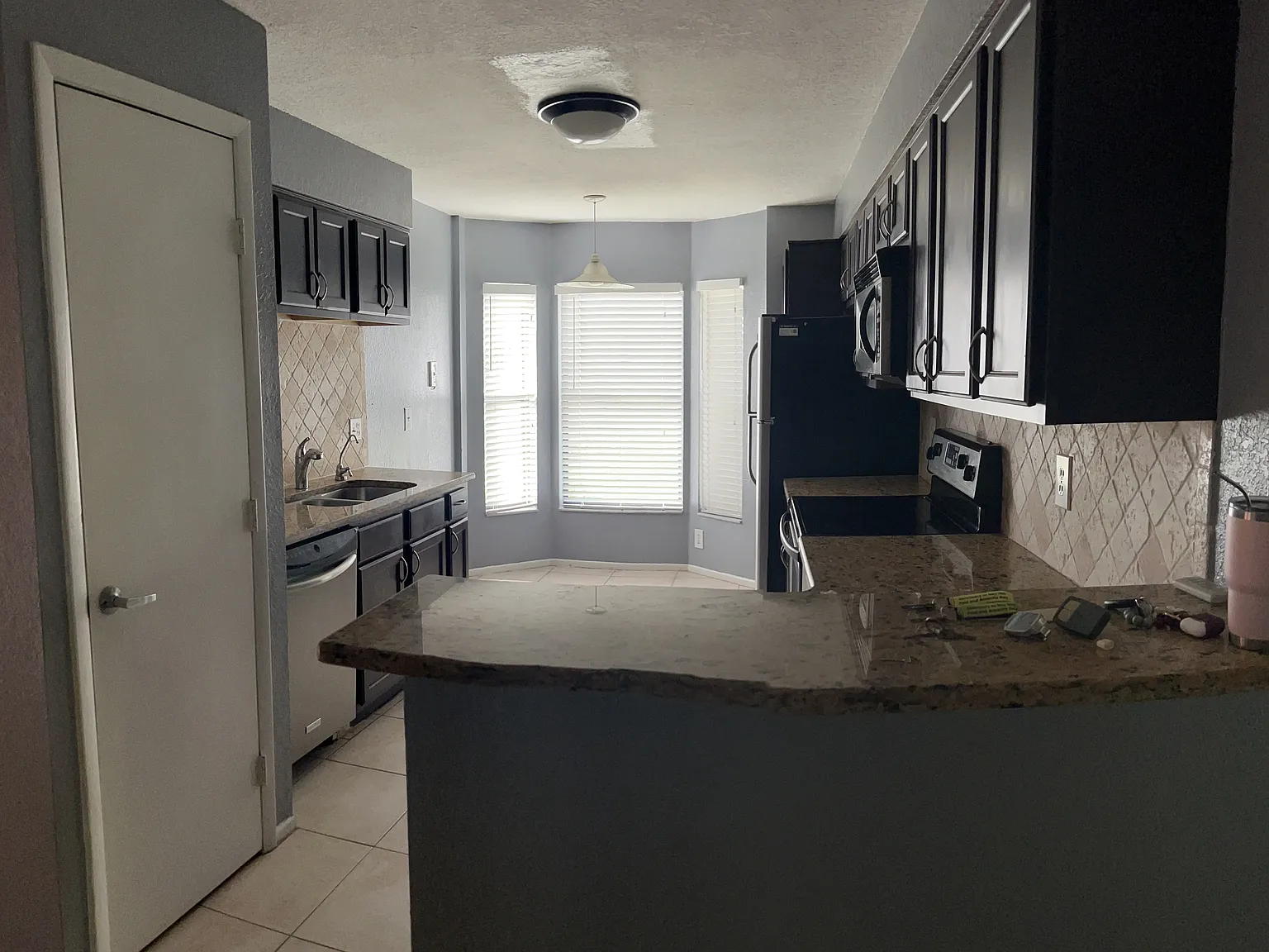 3 bed, 1200 sqft, $2,200 — Photo 3