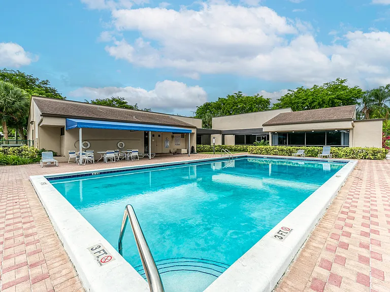2200 S Cypress Bend Dr #101 — Photo 42