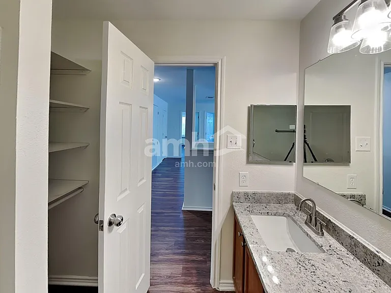 7919 Oak Pointe — Photo 17