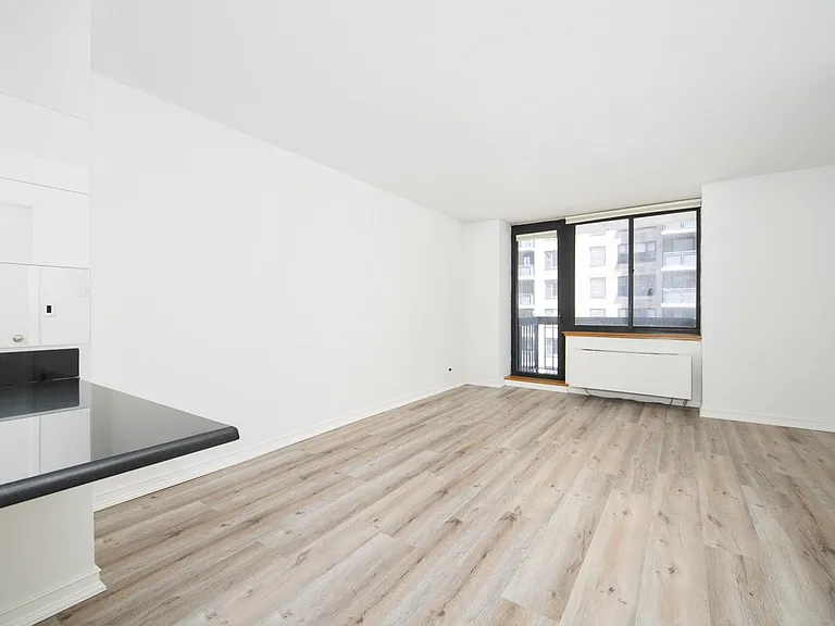 250 E 40th St #8C — Photo 1