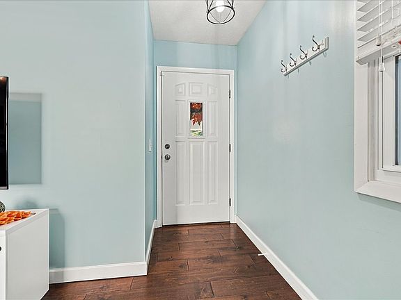 3rd image of 1211 Searle Dr