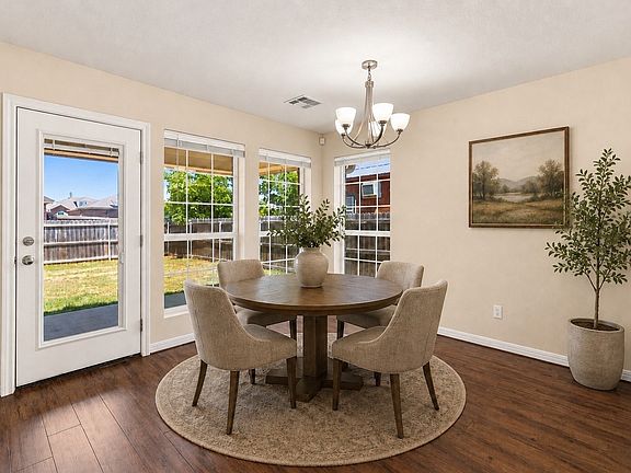 5th image of 204 Raven Ridge Ct