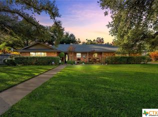 1704 Golf Links Ave, Cameron, TX 76520