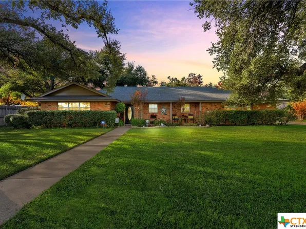 1704 Golf Links Ave, Cameron, TX 76520