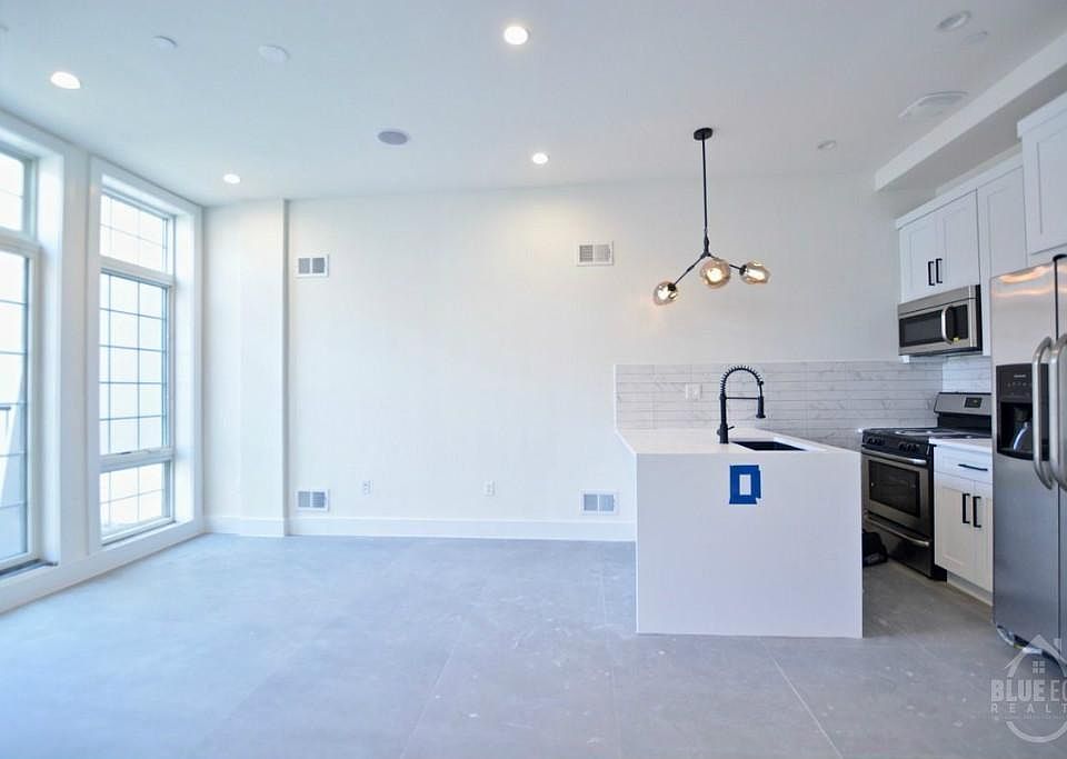 1st image of 1161 Myrtle Ave #3R