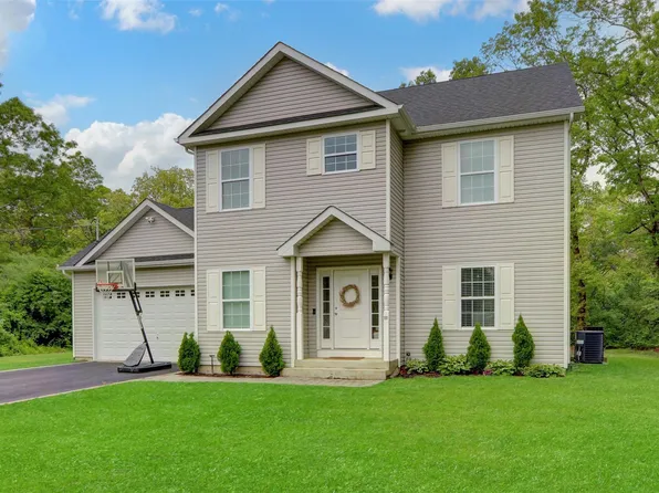 17 Conservation Circus, Ridge, NY 11961