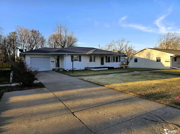 1017 K St, Geneva, NE 68361