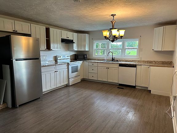 4th image of 231 N Colebrook Rd