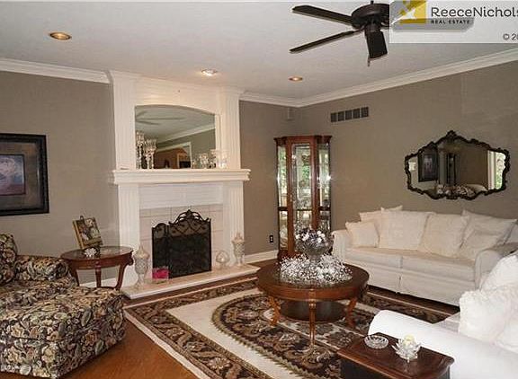 5th image of 1012 NW Silverthorn Dr