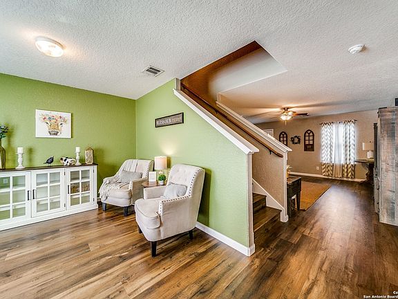 5th image of 104 Wistoria Ct