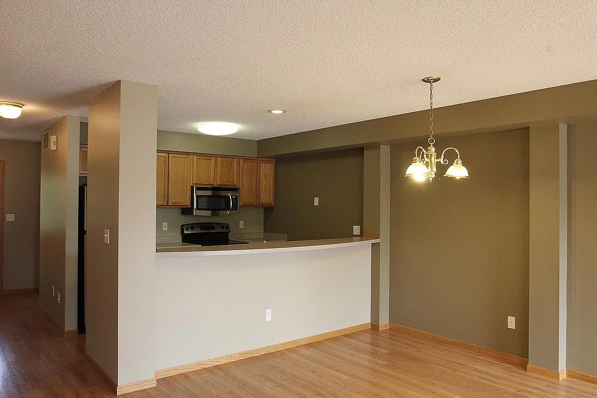 2 bed, 2.5 bath, 1525 sqft, $1,550 — Photo 2