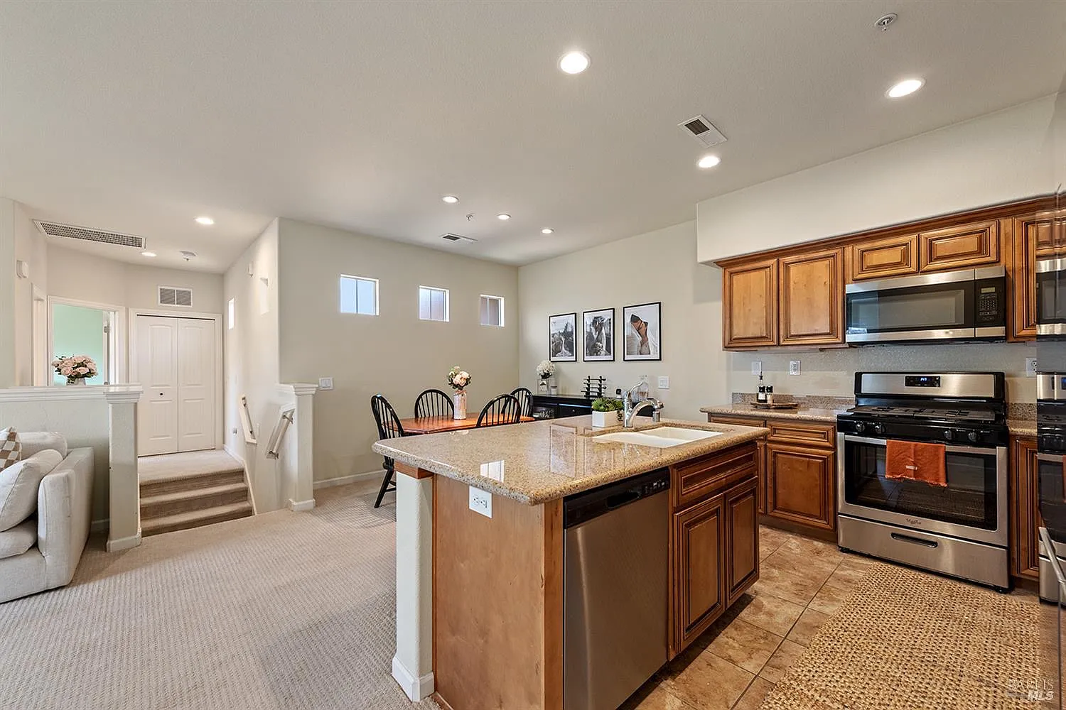 180 Healdsburg Ave — Photo 2