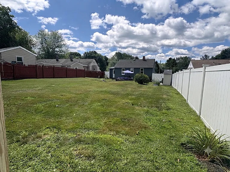83 Lucille St — Photo 14