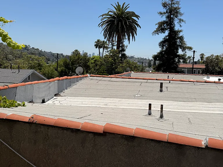 1648 Talmadge St — Photo 13