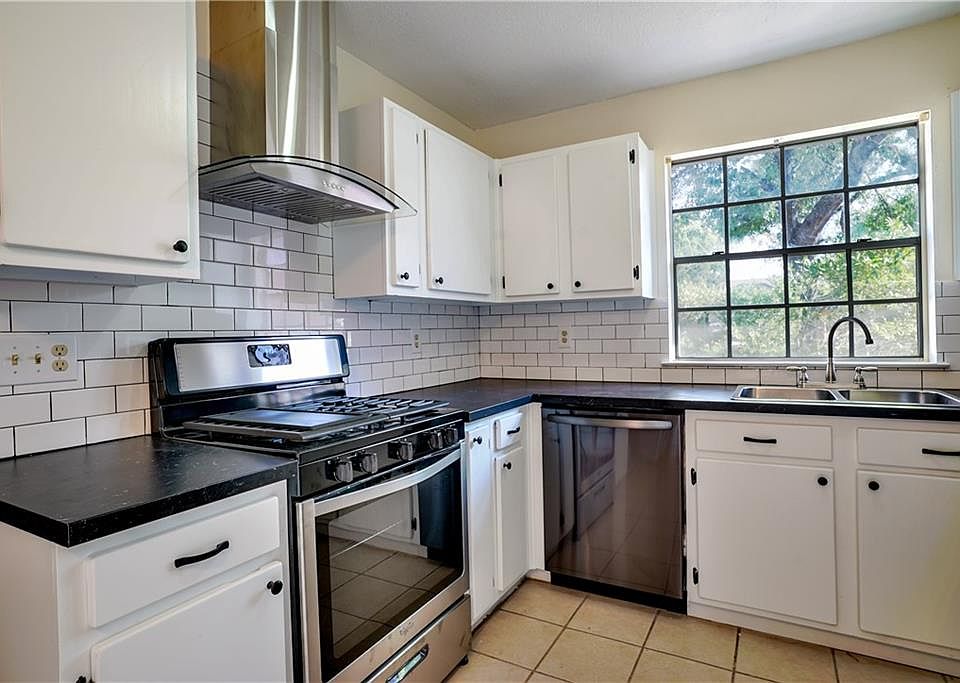 1st image of 1904 Gracy Farms Ln