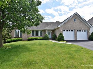 910 Moorehead Dr, Batavia, IL 60510