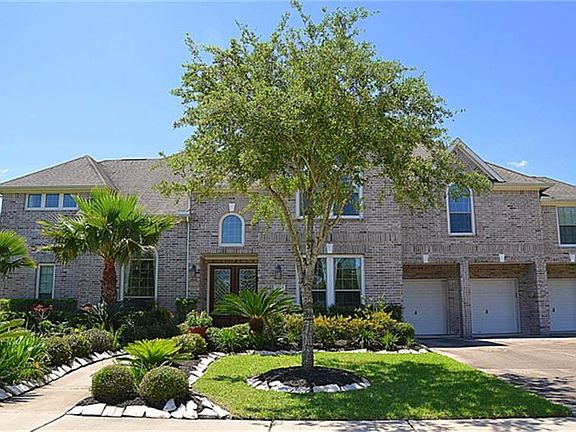 2nd image of 11704 Crescent Bluff Dr