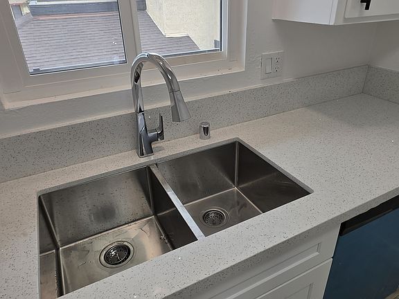 3rd image of 165 N Hamilton Ave APT 4