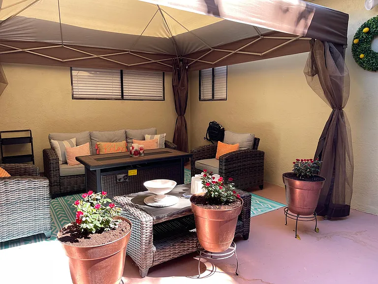 Courtyard w/Outdoor Patio Furniture