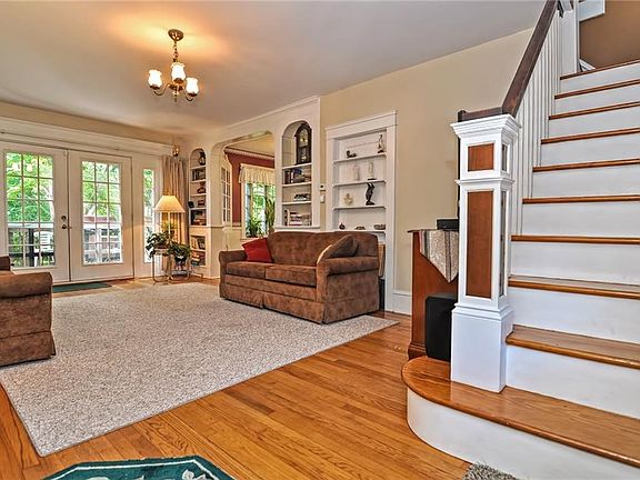 4th image of 57 Fairview Ave