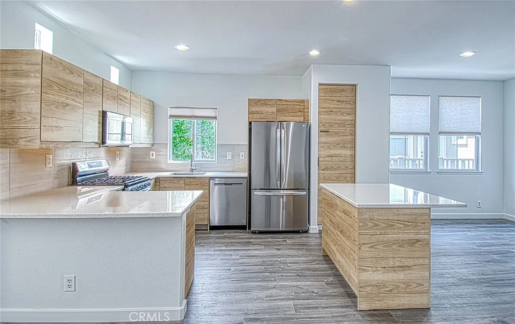 3 bed, 1548 sqft, $4,495 — Photo 2
