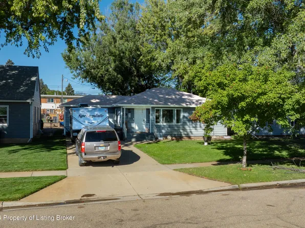 861 Park Ave, Dickinson, ND 58601