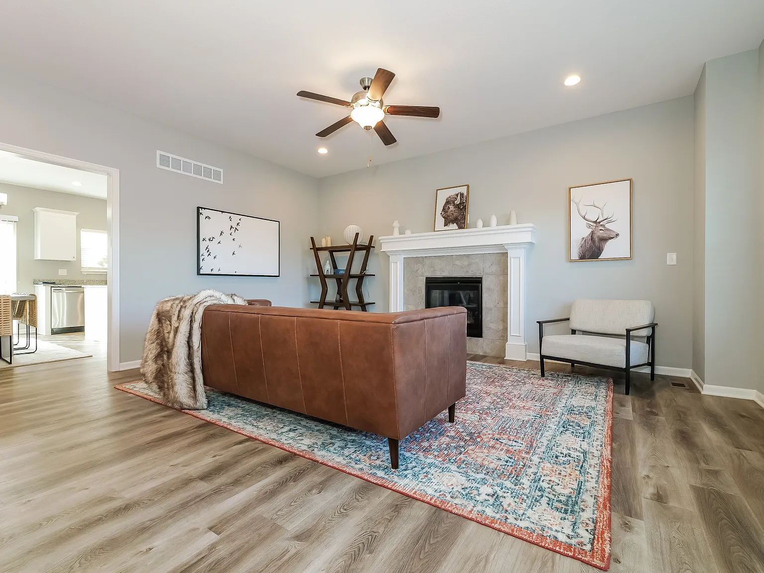 4 bed, 3.0 bath, 2024 sqft, $2,525 — Photo 4