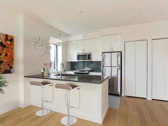 3rd image of 180 Myrtle Ave APT 12N