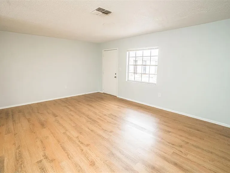 1277 Sylvia Ave — Photo 21