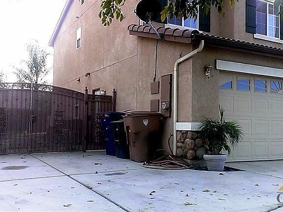 3rd image of 10623 Grand Prairie Dr