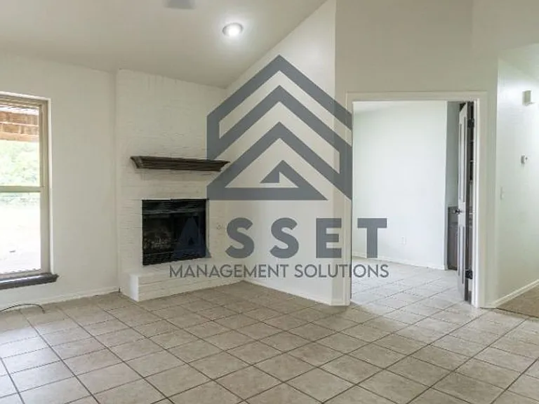 1605 Blessing Ct — Photo 9