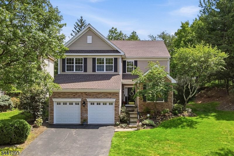 1st image of 2 Stone Ridge Ct