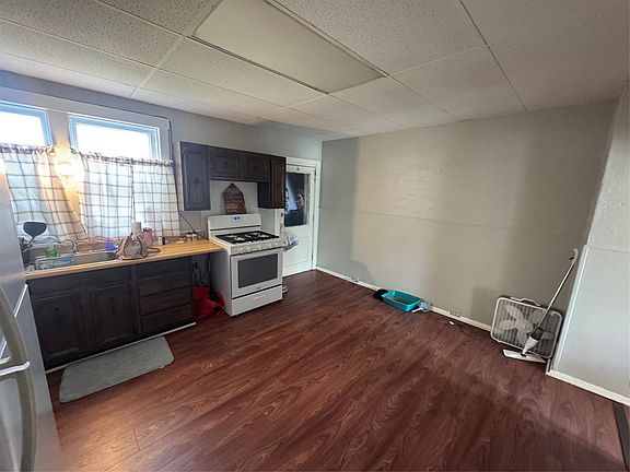 5th image of 1680 W 14th St