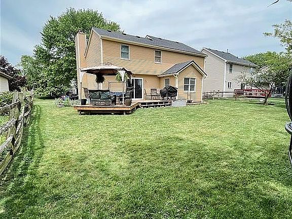 3rd image of 2214 Willowtree Ln