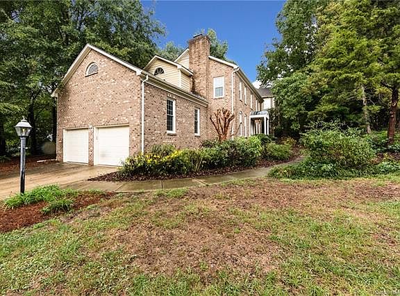 4th image of 824 Brightwood Ln