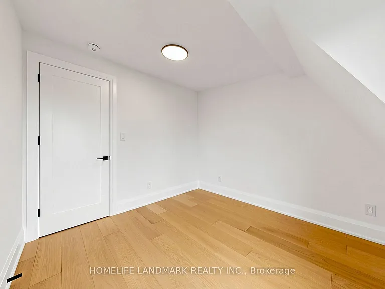 750 Glengrove Ave W #B — Photo 38