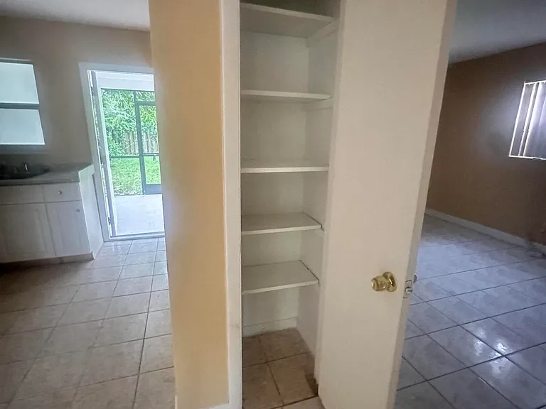 5644 NW 14th Ct — Photo 5