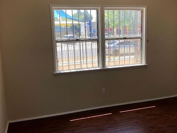 5th image of 14735 Blythe St APT 1