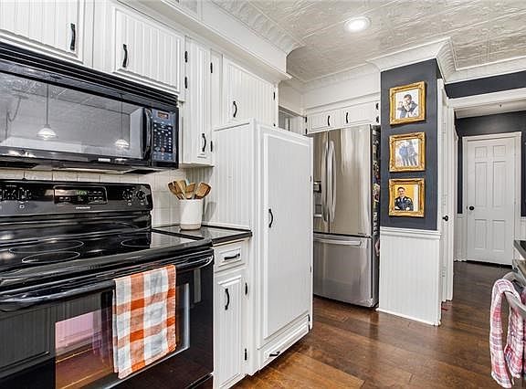 4th image of 8808 W 106th St