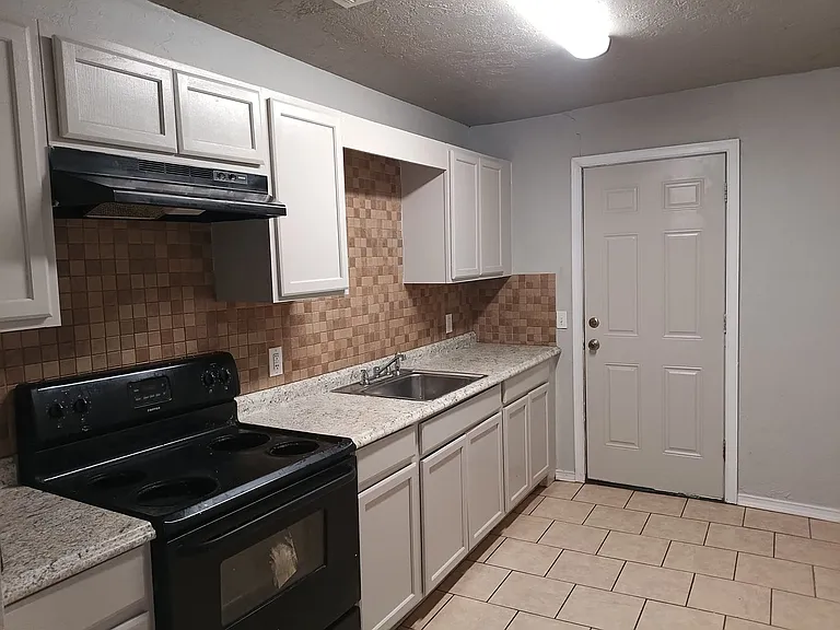 204 W Lockheed Dr — Photo 6