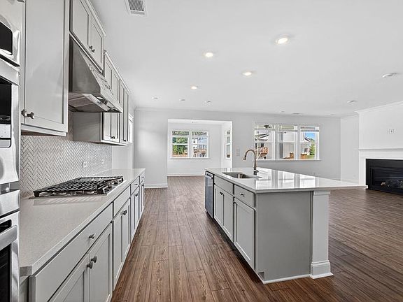4th image of 163 Sheryl Way