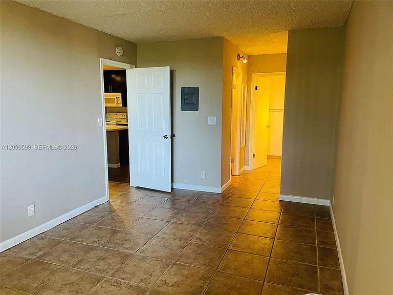 2401 Riverside Dr #114-B — Photo 12