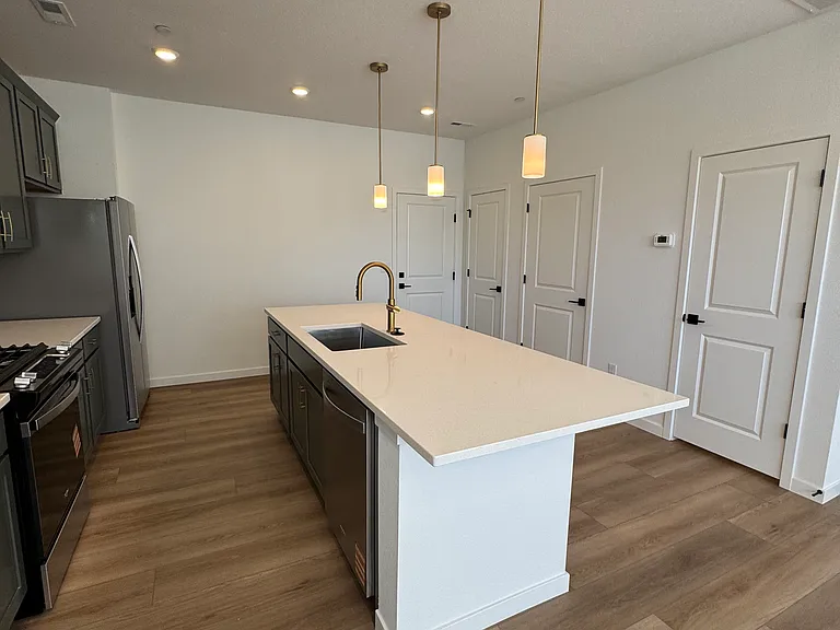 764 Nob Hill Ln — Photo 6