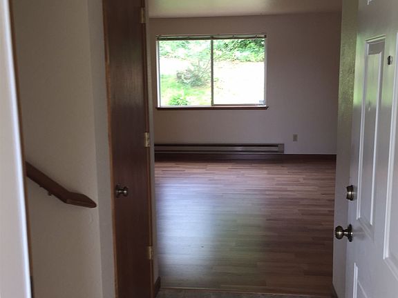 4th image of 504 Eastside St NE