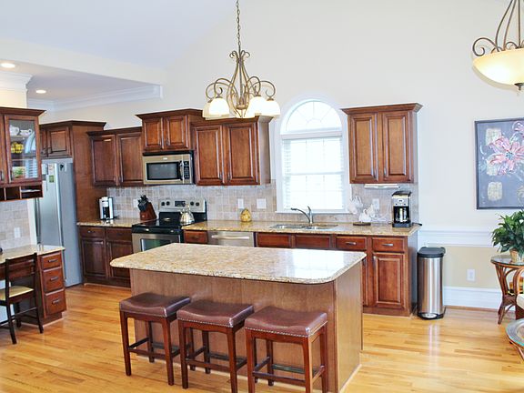 5th image of 243 Hackberry Ct