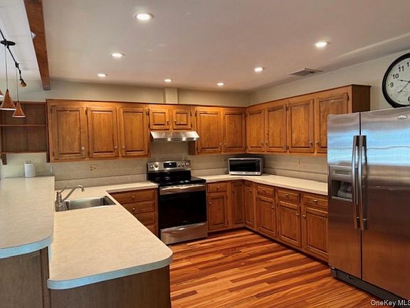 5th image of 293 Burlingham Road