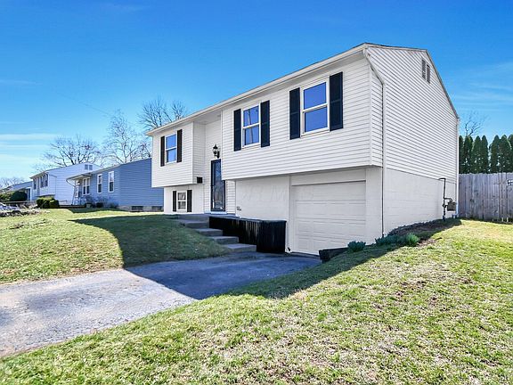 3rd image of 5161 Parkline Dr