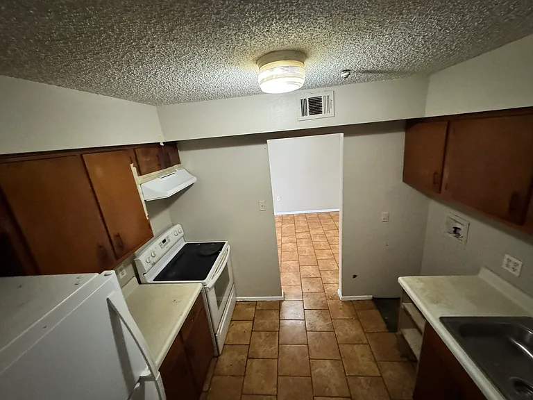 680 Sharp Ln #207 — Photo 13