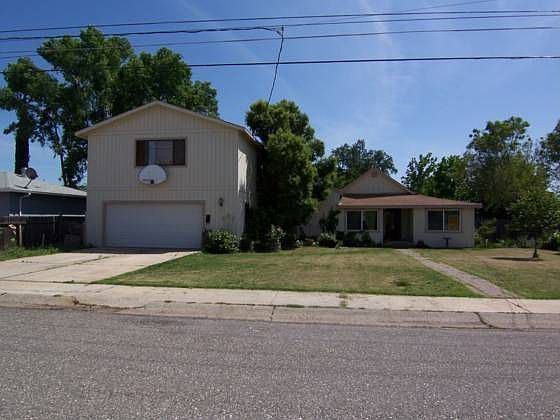 1st image of 181 E 8th St