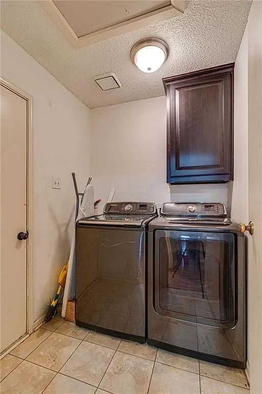 3 bed, 1388 sqft, $2,100 — Photo 1
